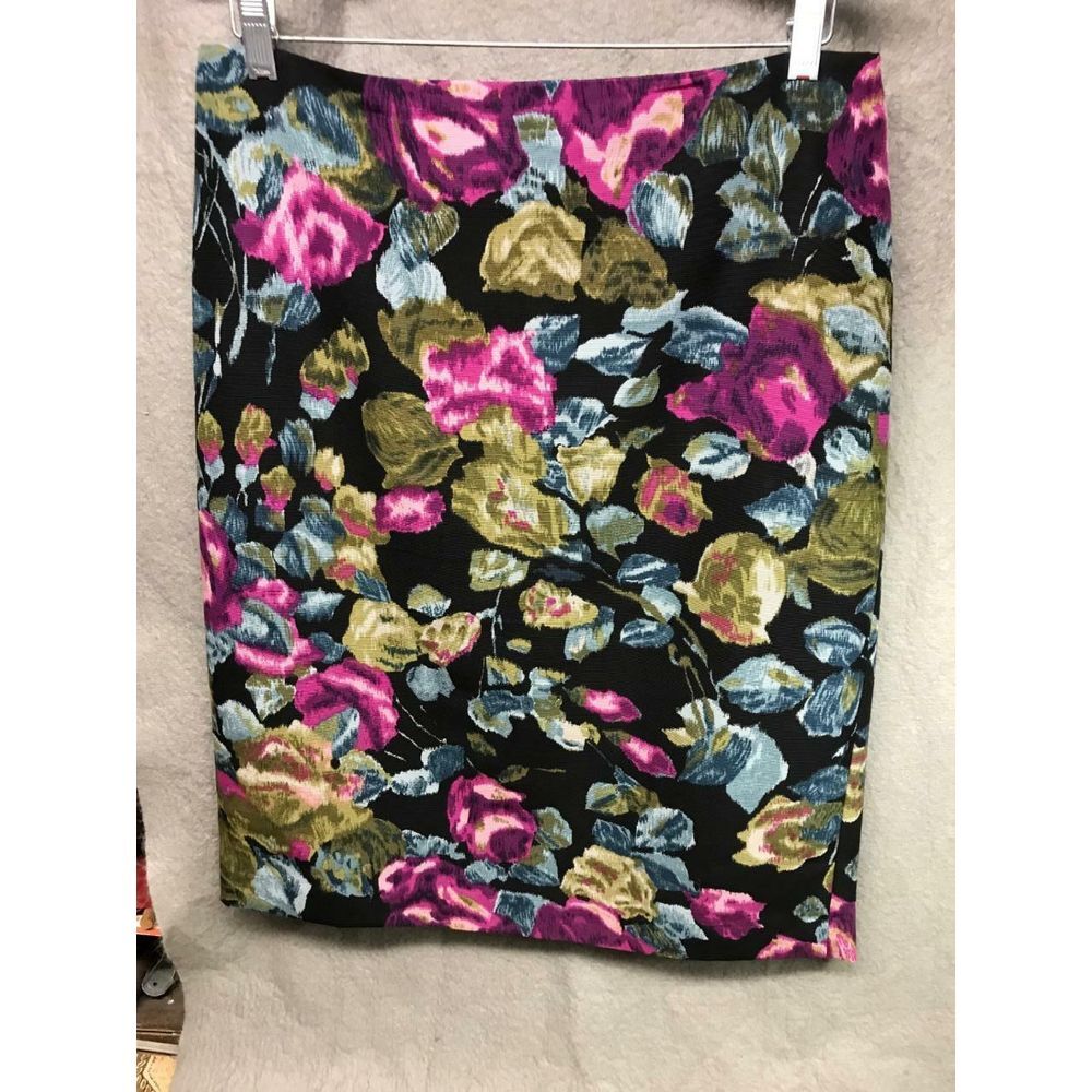 WOMEN'S TALBOTS FLOWER PATTERN‎ SKIRT SIZE 10 SLIGHTLY USED